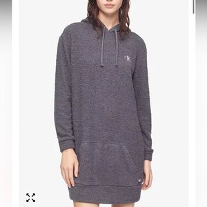 Calvin Klein One Plush Long-Sleeve Hoodie in Tan Sz small